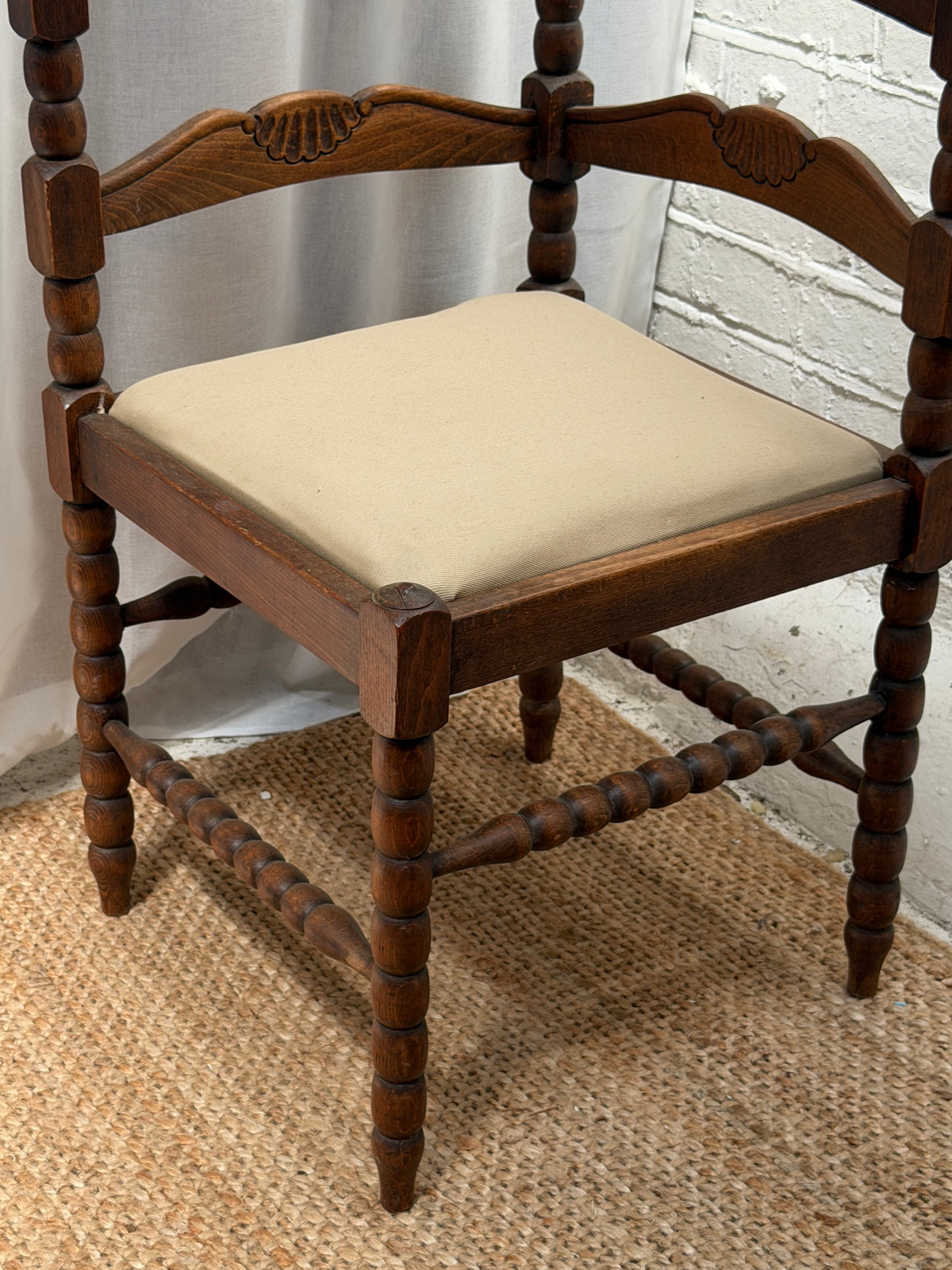 SHELL BOBBIN CORNER SEAT