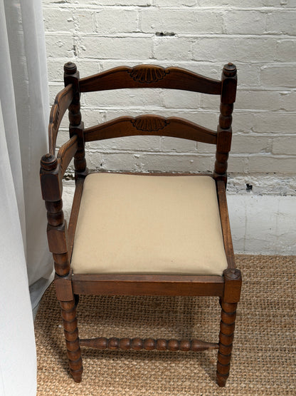 SHELL BOBBIN CORNER SEAT