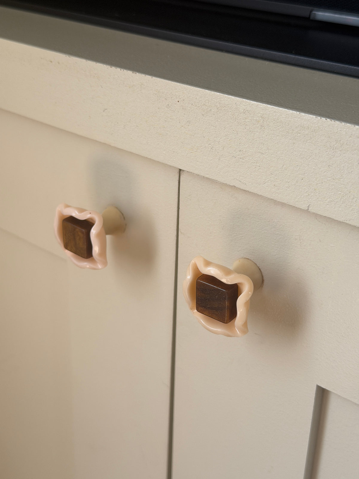 PEARL & BROWN LUCITE KNOBS