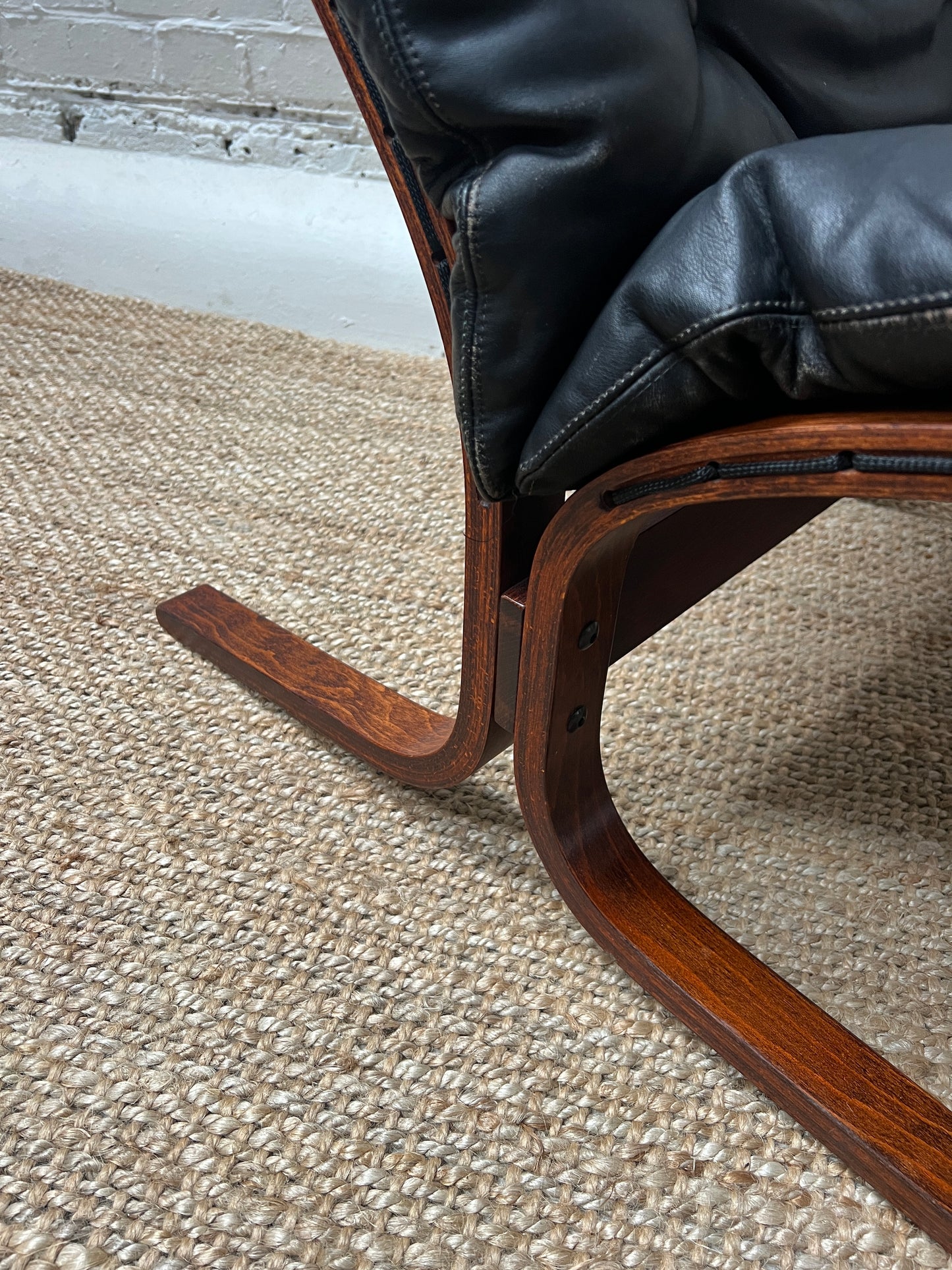 INGMAR RELLING BLACK LEATHER CHAIR