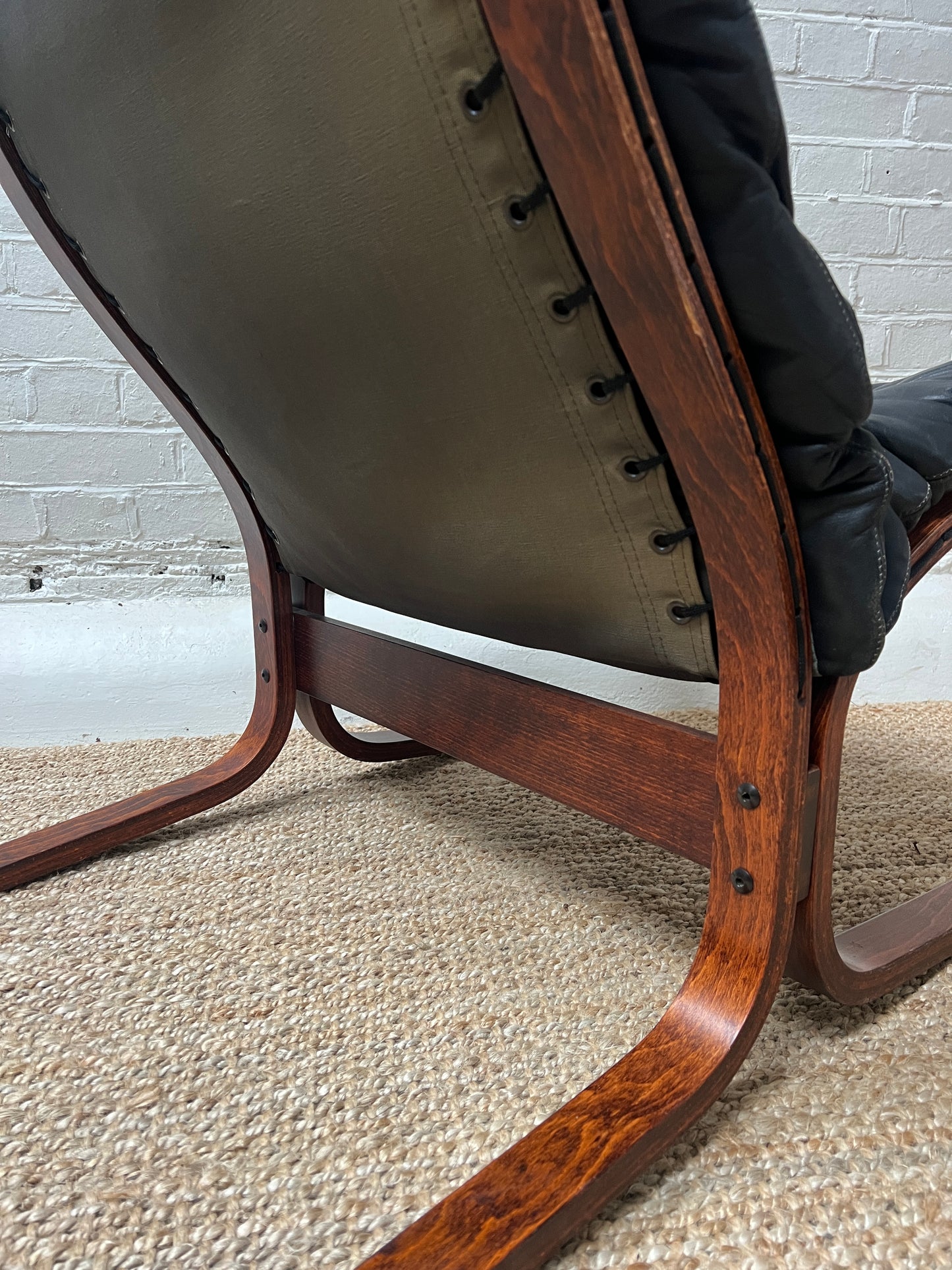 INGMAR RELLING BLACK LEATHER CHAIR