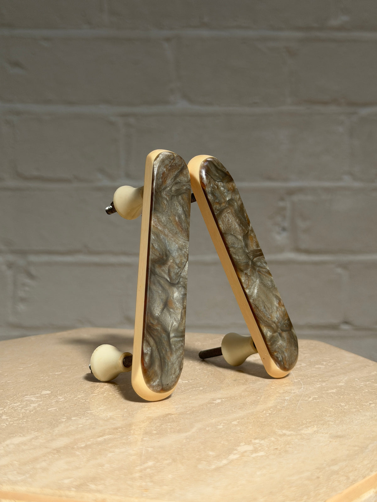 MID CENTURY CREAM & BROWN HANDLES - LARGE