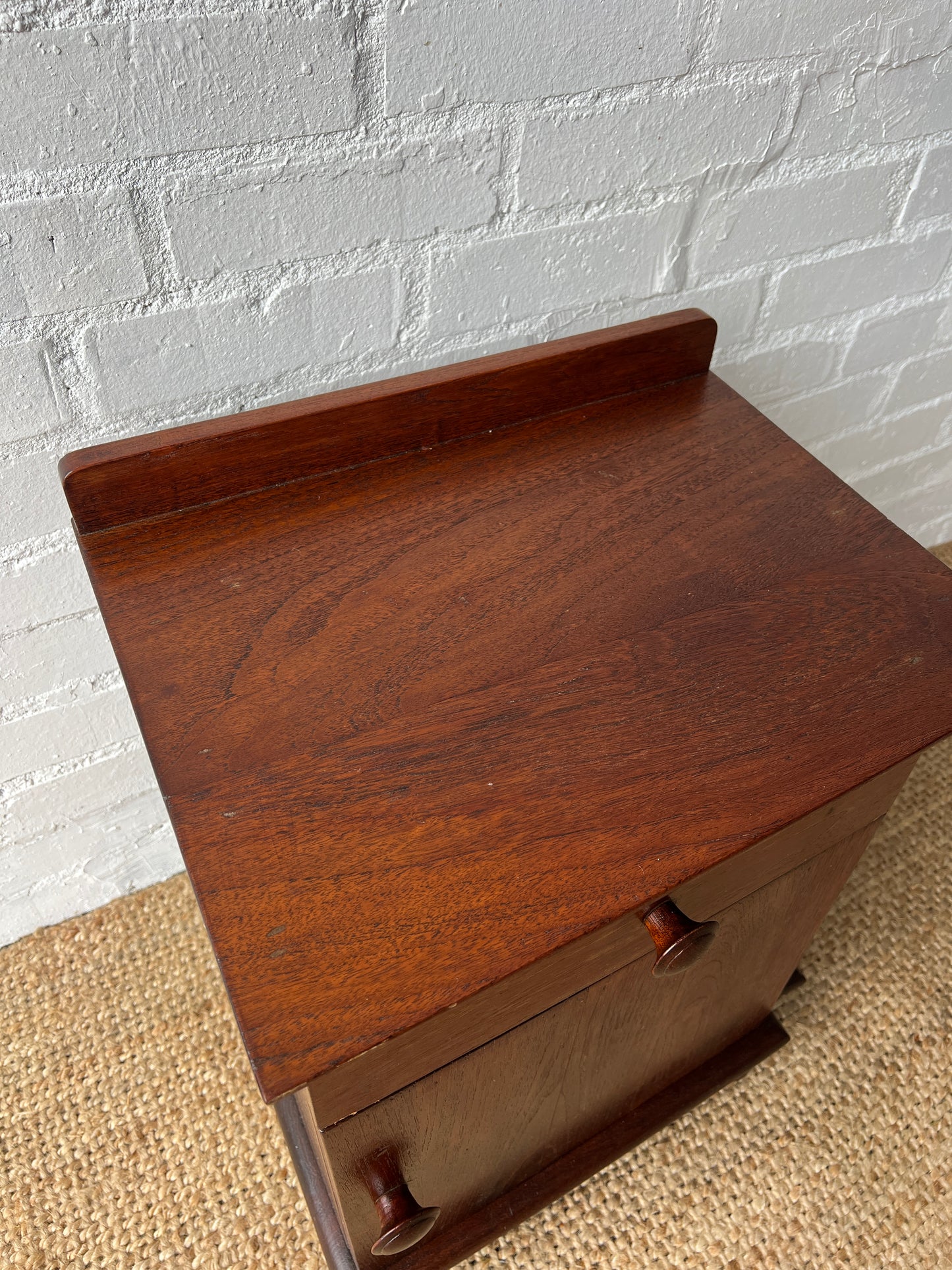 SINGLE MID CENTURY BEDSIDE