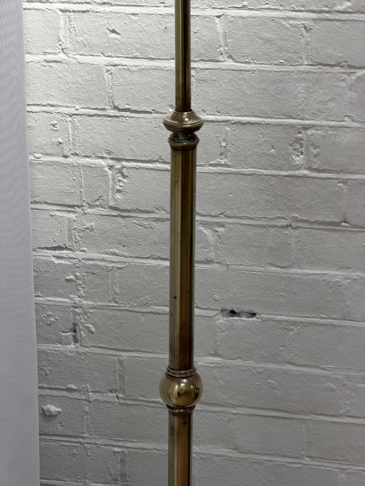 ENGLISH BALL STEM BRASS FLOOR LAMP