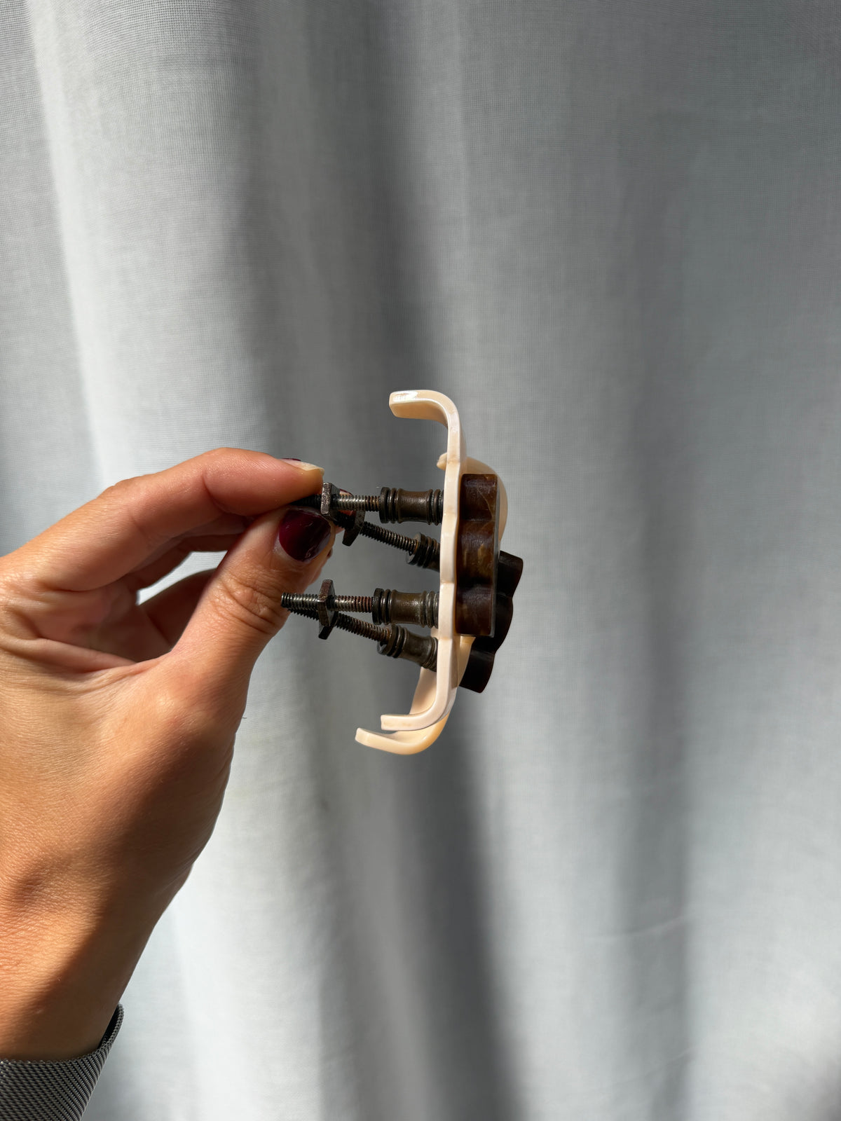 ART DECO CREAM & BROWN WIGGLE PULL HANDLES