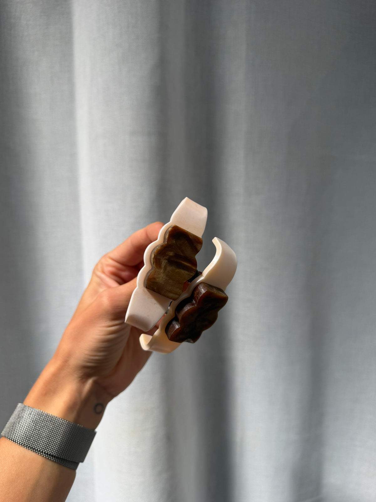 ART DECO CREAM & BROWN WIGGLE PULL HANDLES