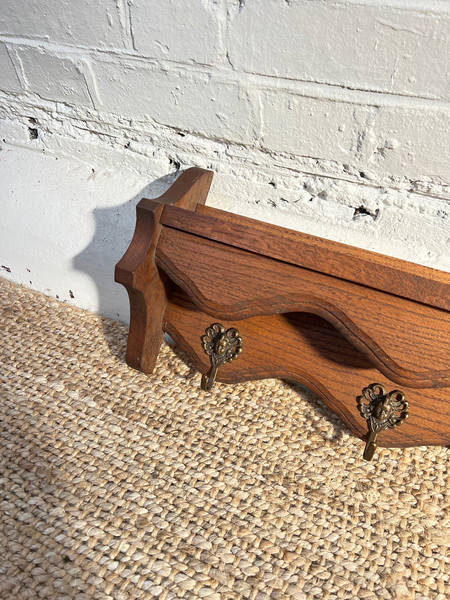 WOODEN WAVY HOOKS