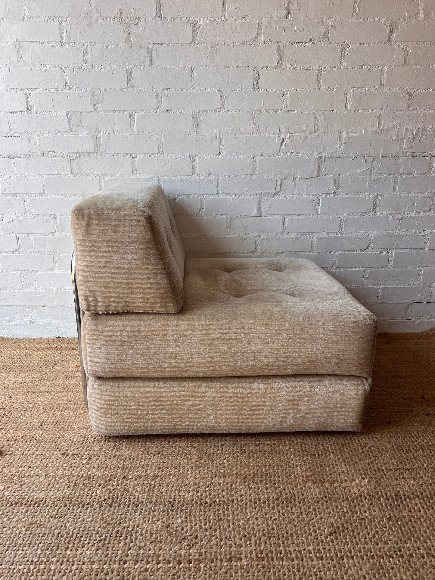 OFF WHITE MODULAR SLEEPER CHAIR