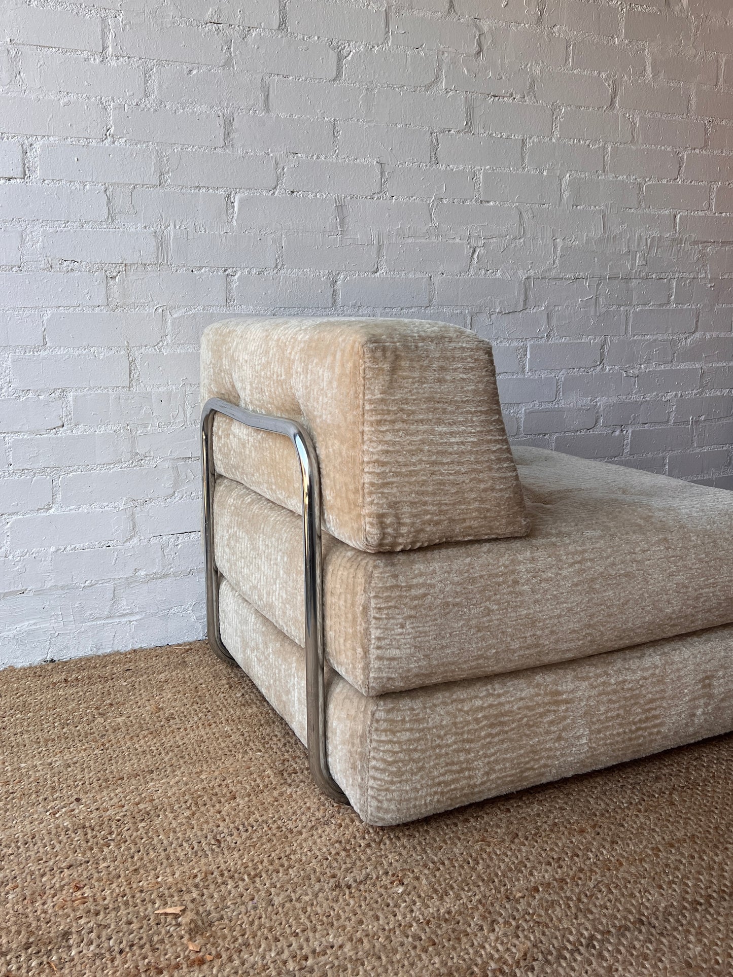 OFF WHITE MODULAR SLEEPER CHAIR