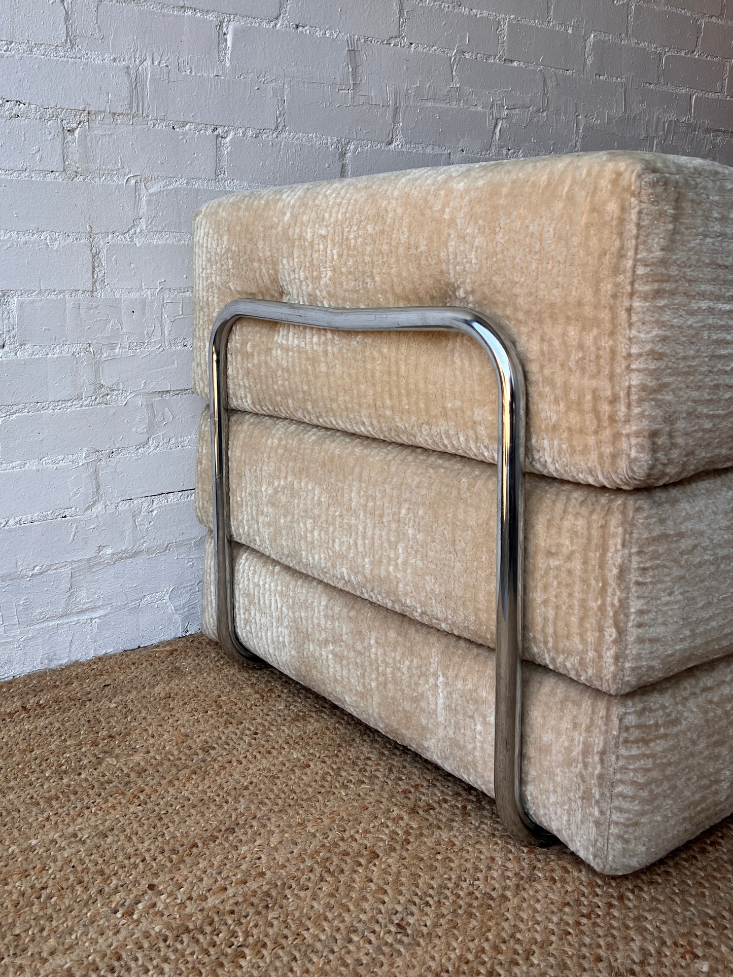 OFF WHITE MODULAR SLEEPER CHAIR