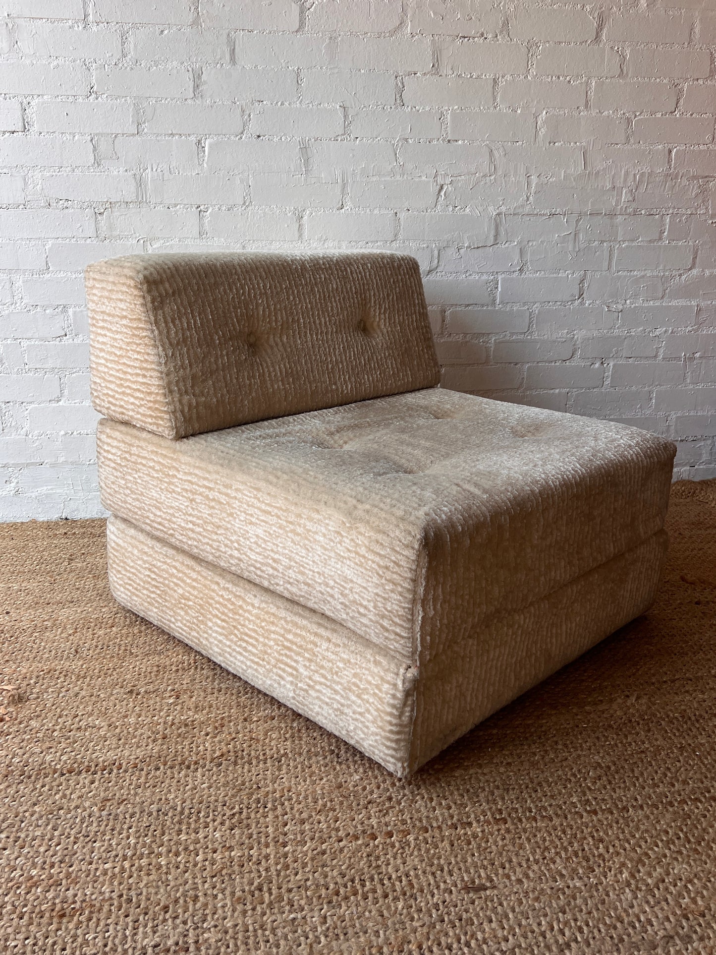 OFF WHITE MODULAR SLEEPER CHAIR