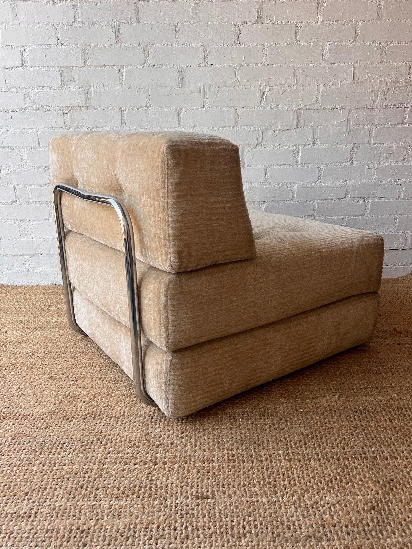 OFF WHITE MODULAR SLEEPER CHAIR