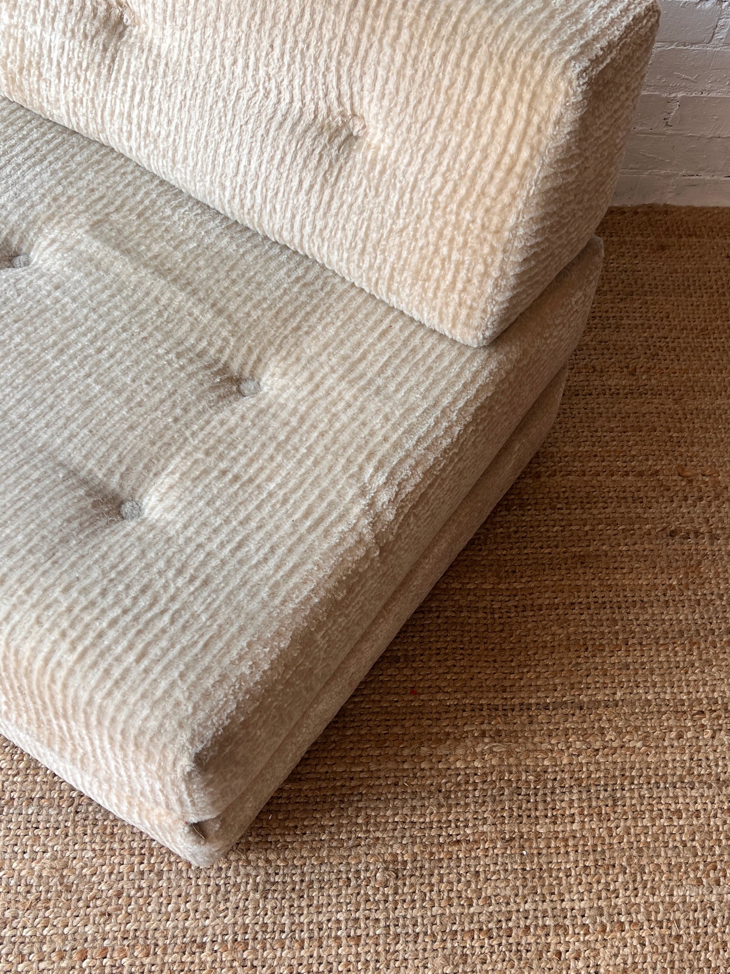 OFF WHITE MODULAR SLEEPER CHAIR