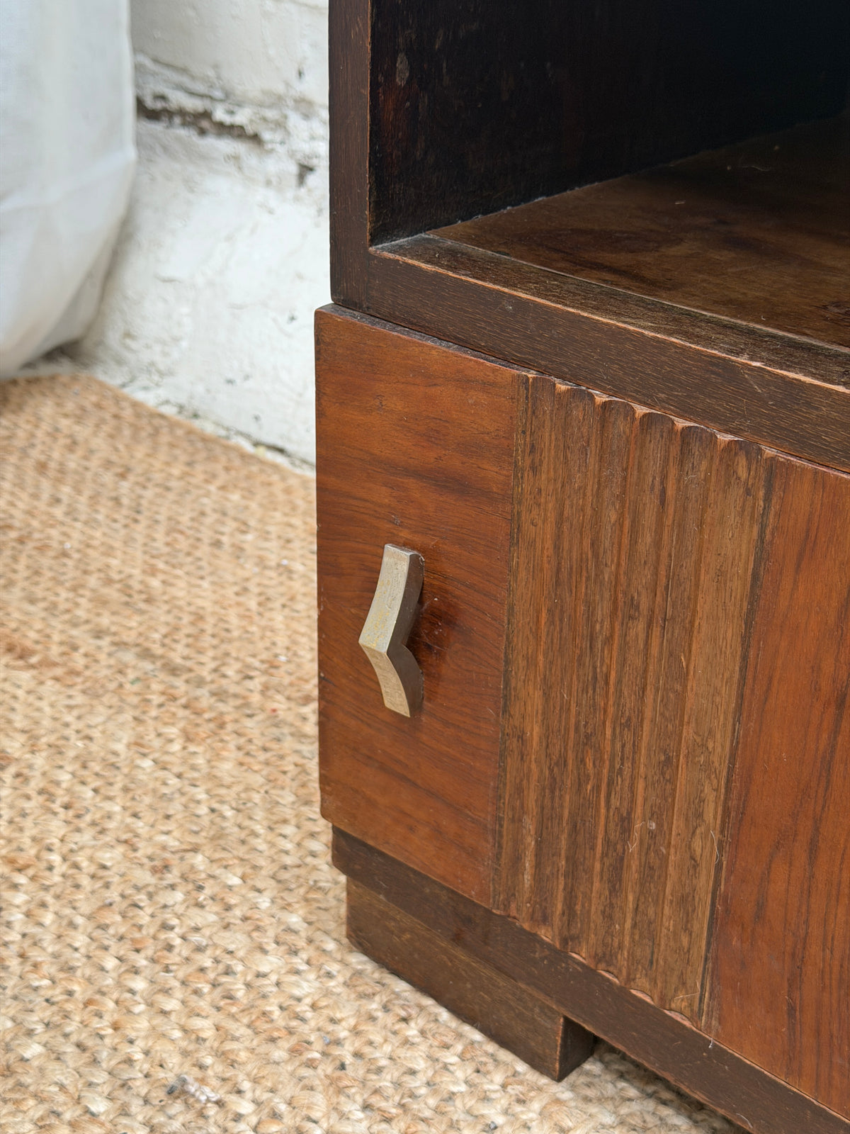 SINGLE MOTTLED MARBLE BEDSIDE TABLE