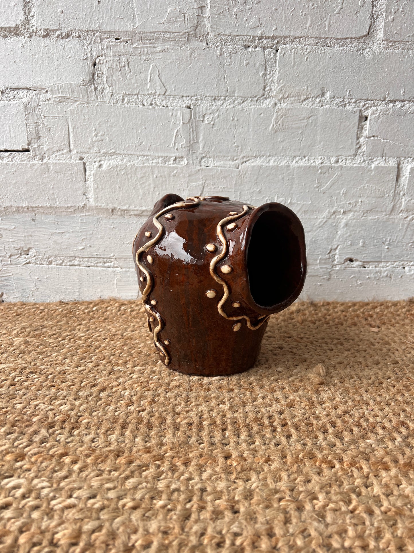 CERAMIC WIGGLE BROWN SALT PIG