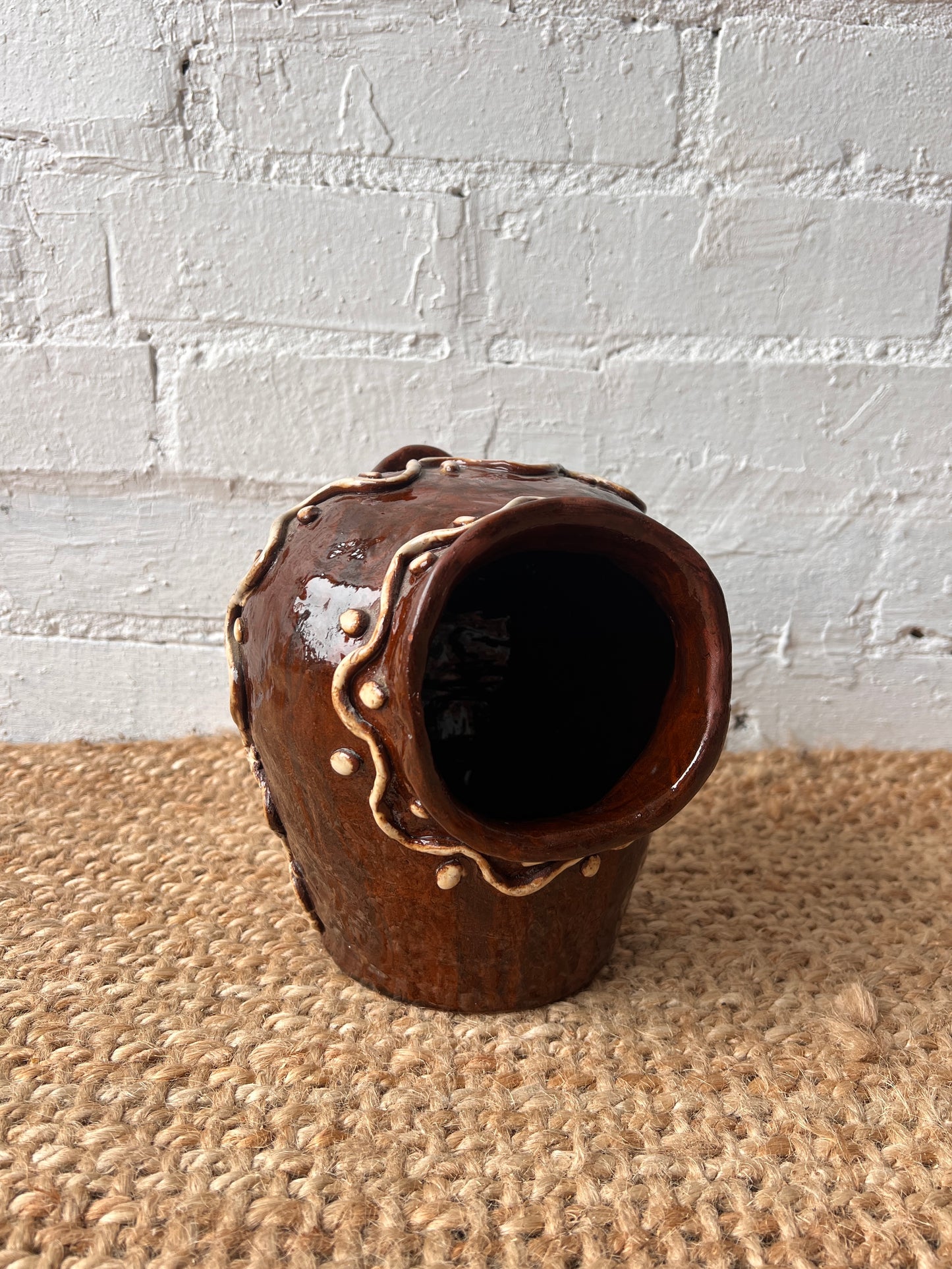 CERAMIC WIGGLE BROWN SALT PIG