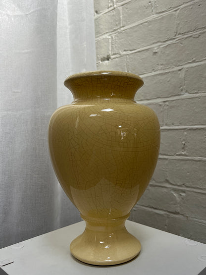 BUTTER YELLOW VASE