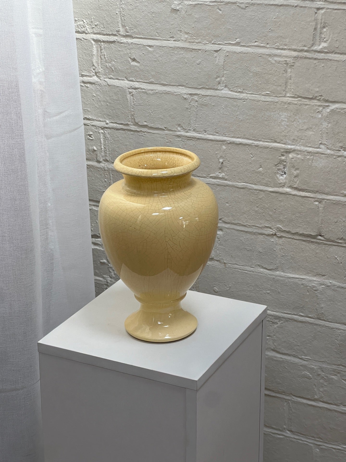 BUTTER YELLOW VASE