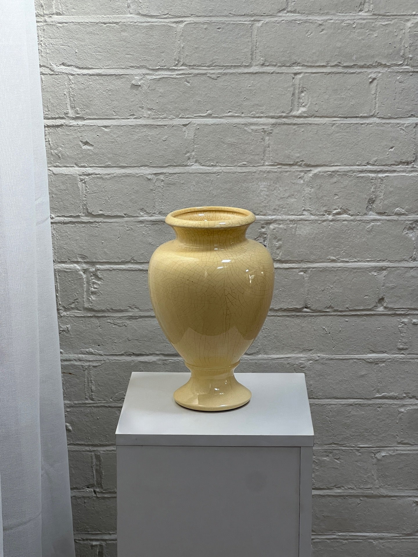 BUTTER YELLOW VASE