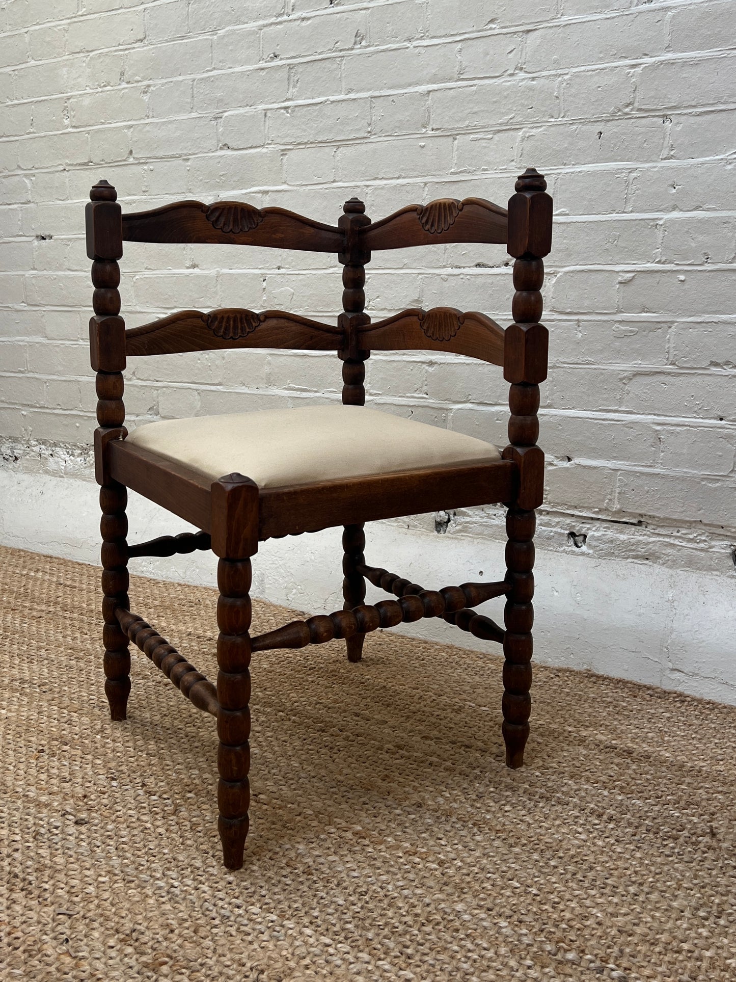 SHELL BOBBIN CORNER SEAT
