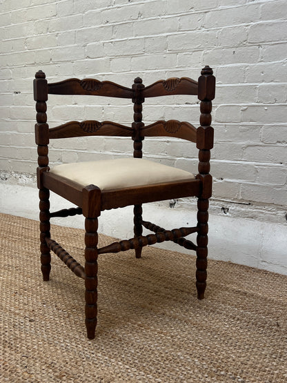 SHELL BOBBIN CORNER SEAT