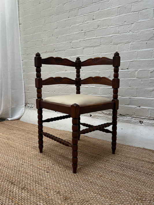 SHELL BOBBIN CORNER SEAT