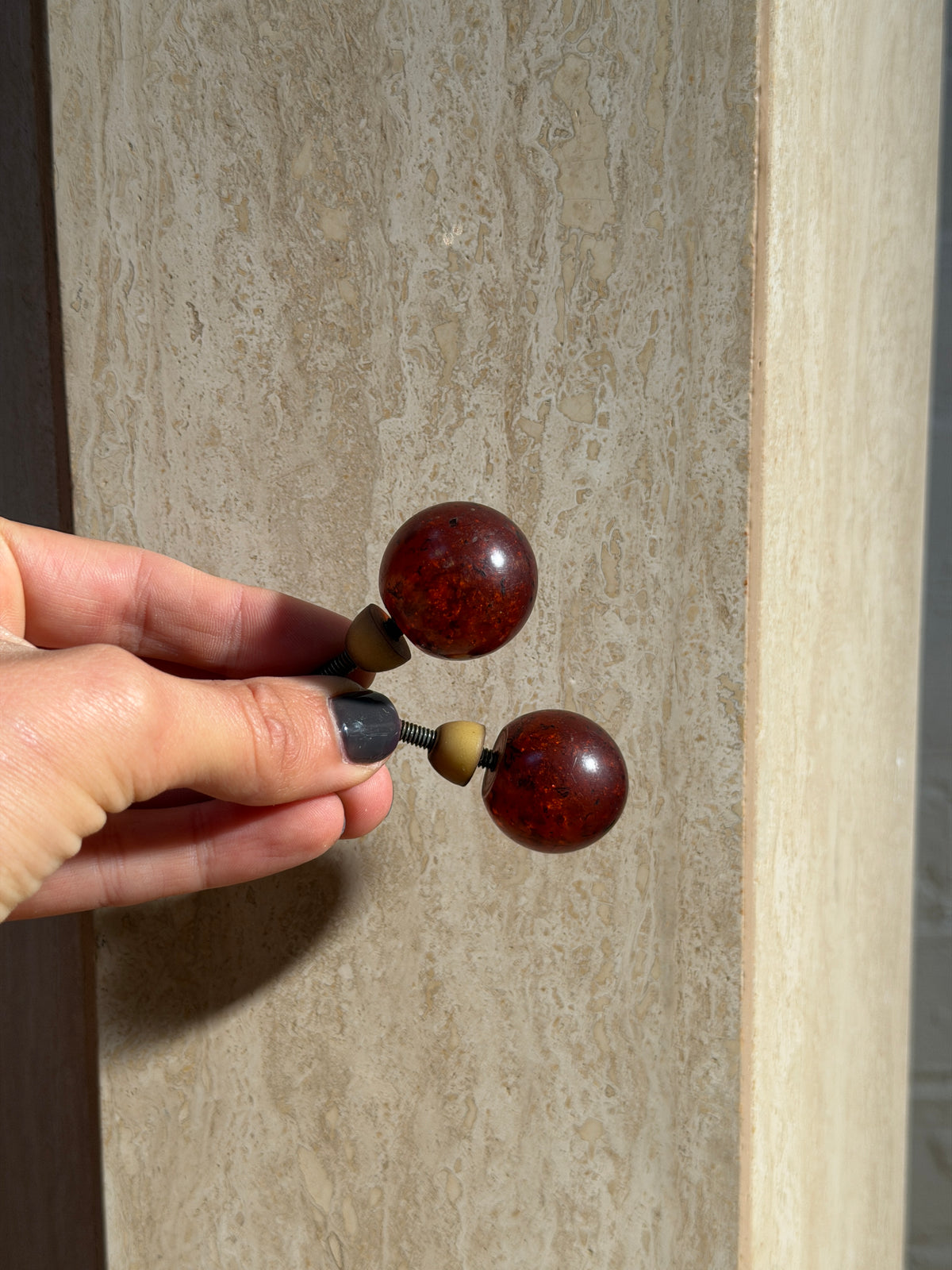 BURGUNDY BALL KNOBS