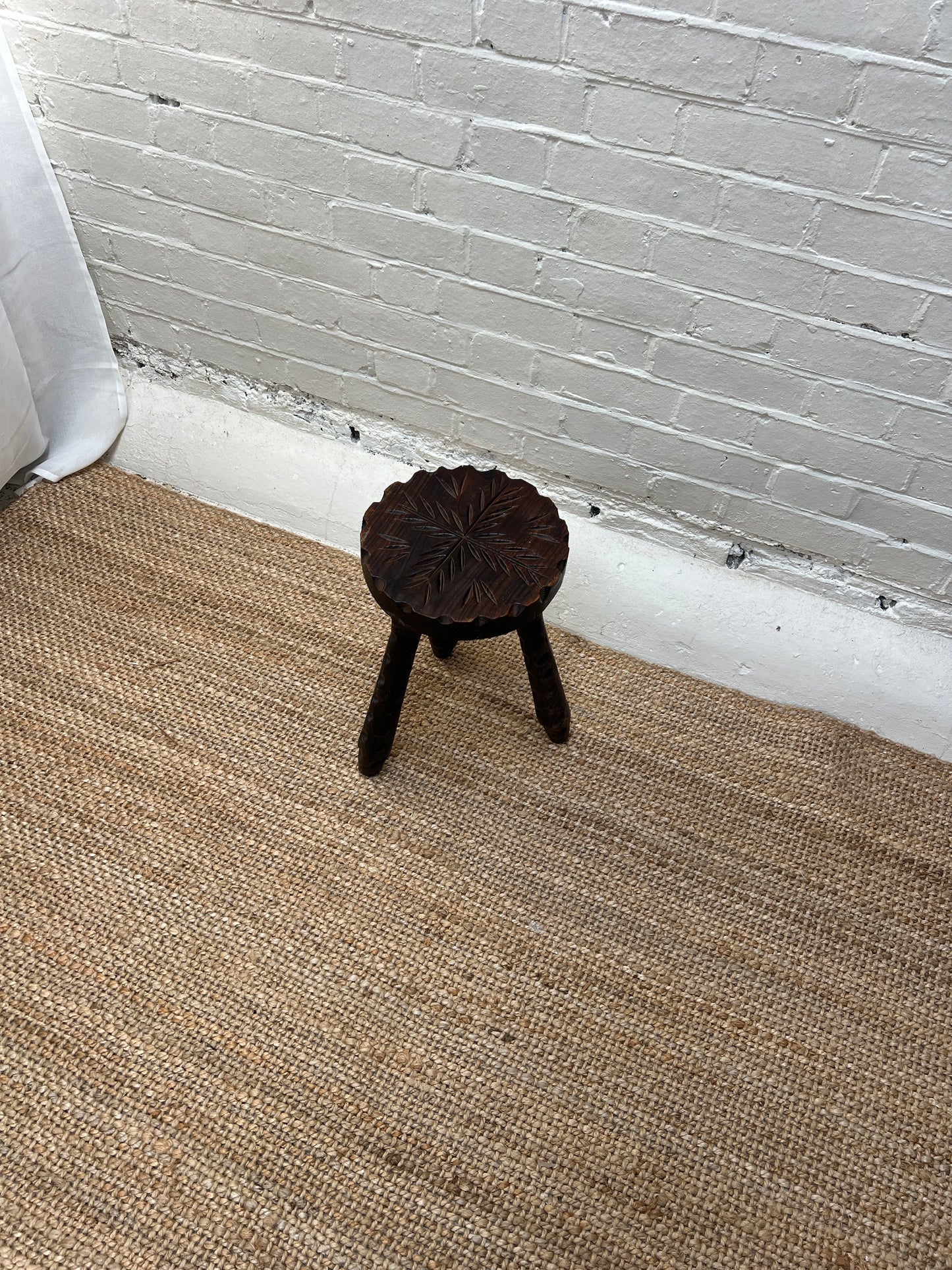 CHISELED SIDE STOOL