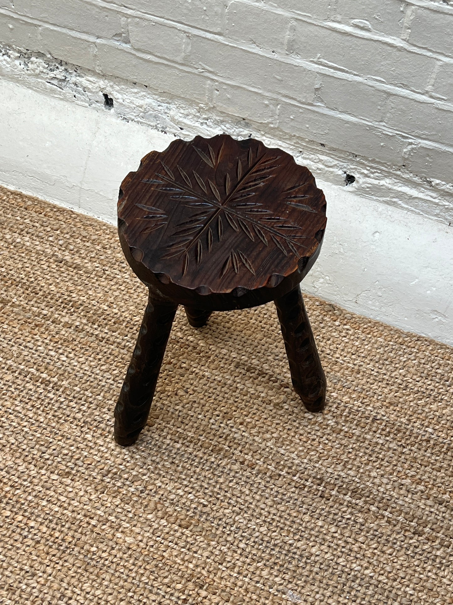 CHISELED SIDE STOOL