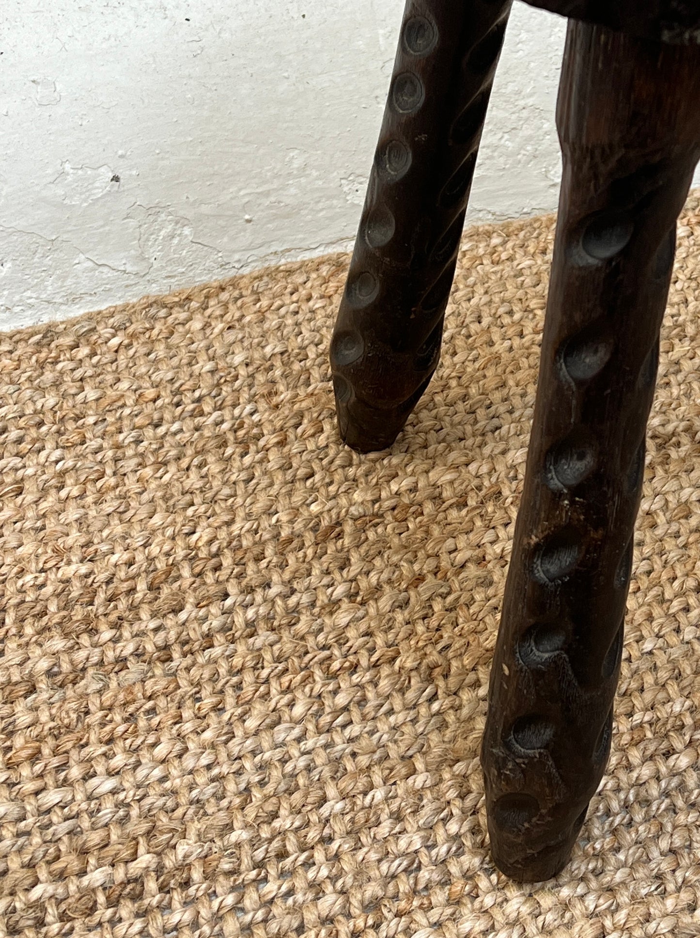 CHISELED SIDE STOOL