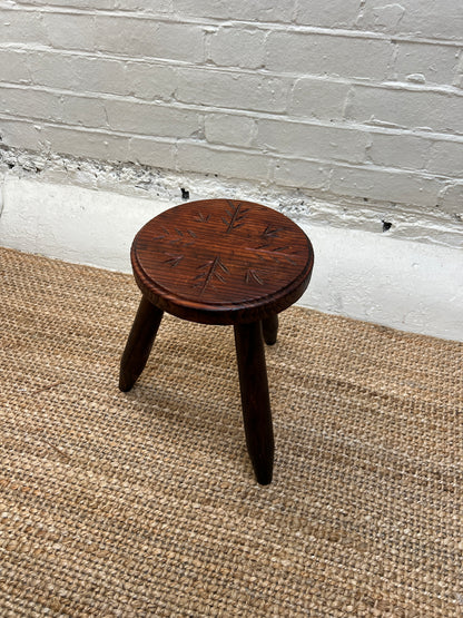 SMALL LEAF ROUND STOOL