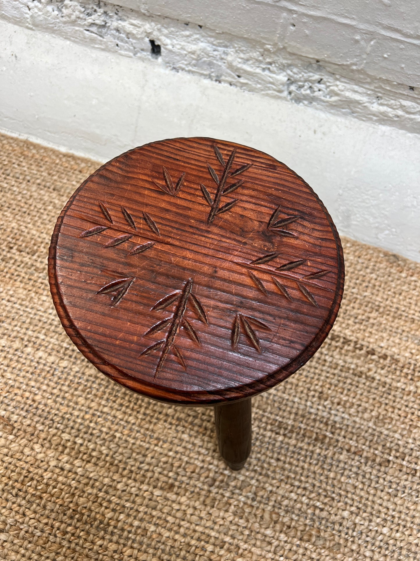 SMALL LEAF ROUND STOOL
