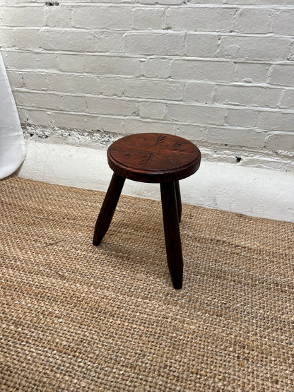 SMALL LEAF ROUND STOOL