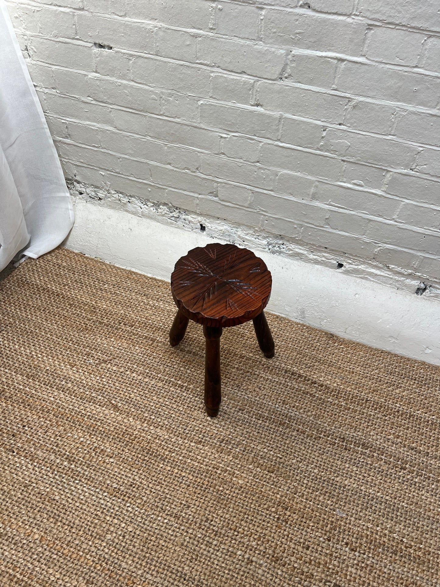 RUSTIC WOODEN LEAF STOOL