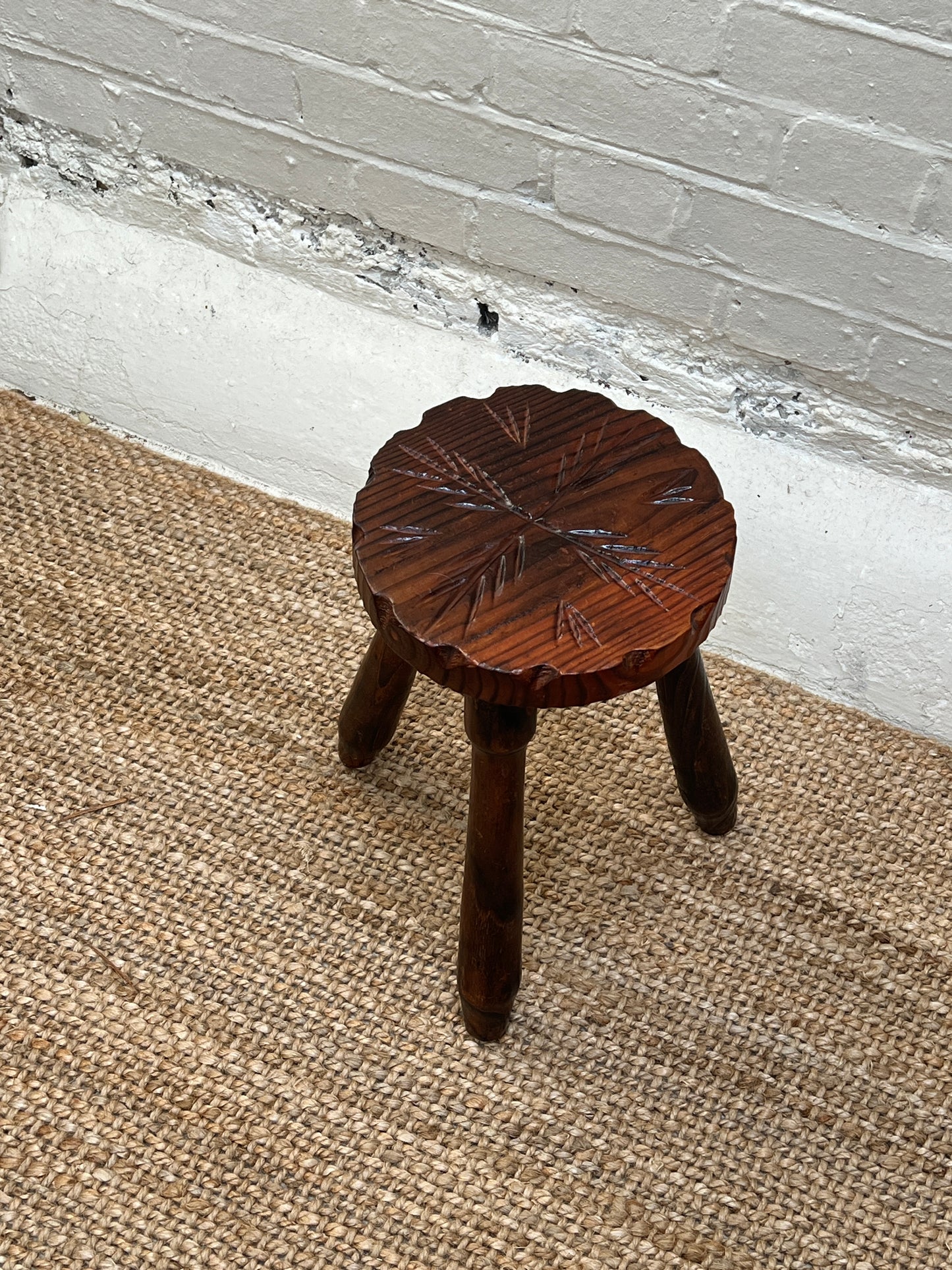 RUSTIC WOODEN LEAF STOOL