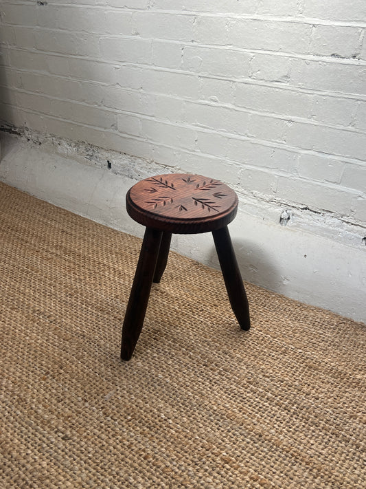 SMALL LEAF ROUND STOOL
