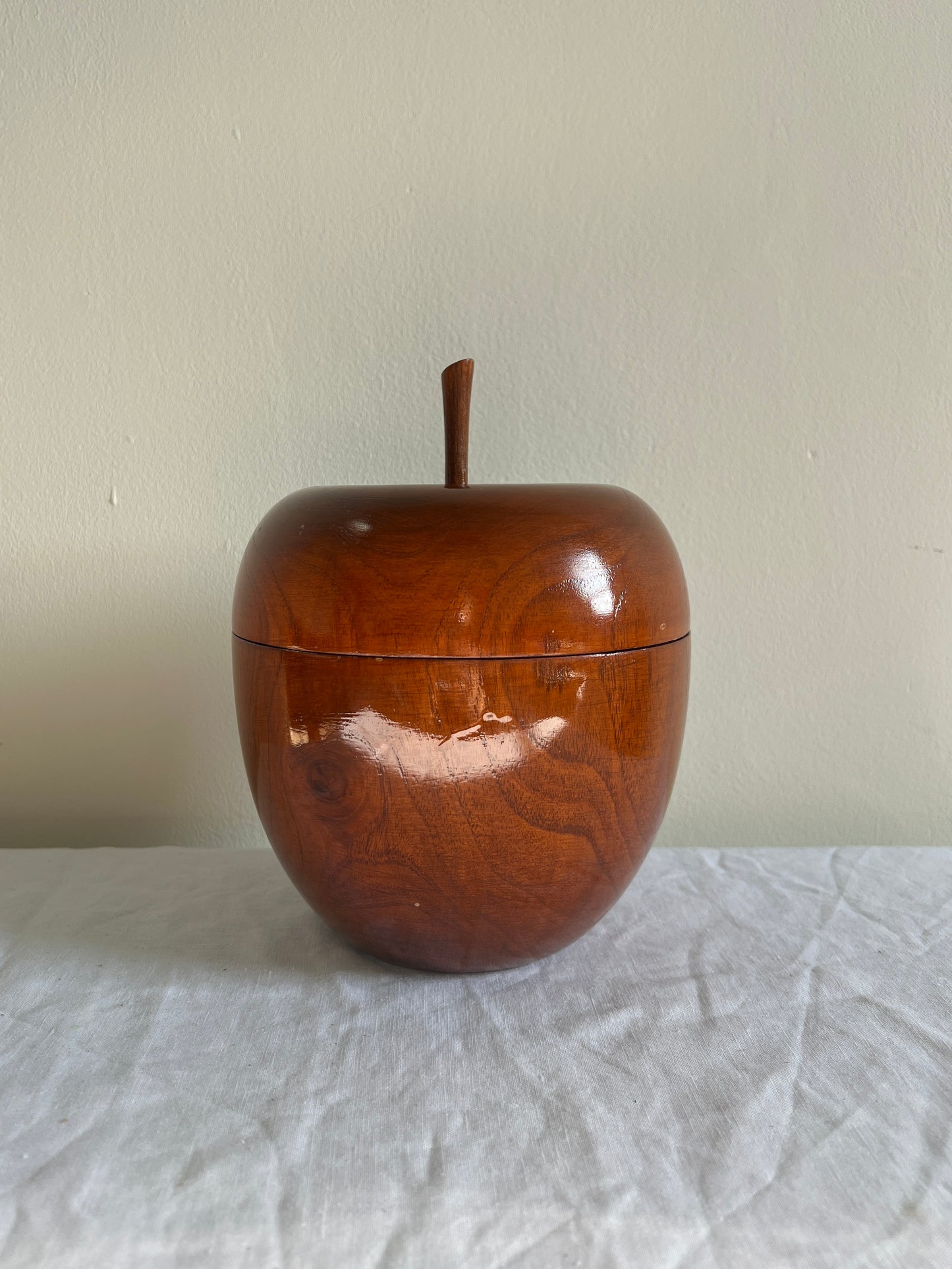 SHINY WOODEN APPLE