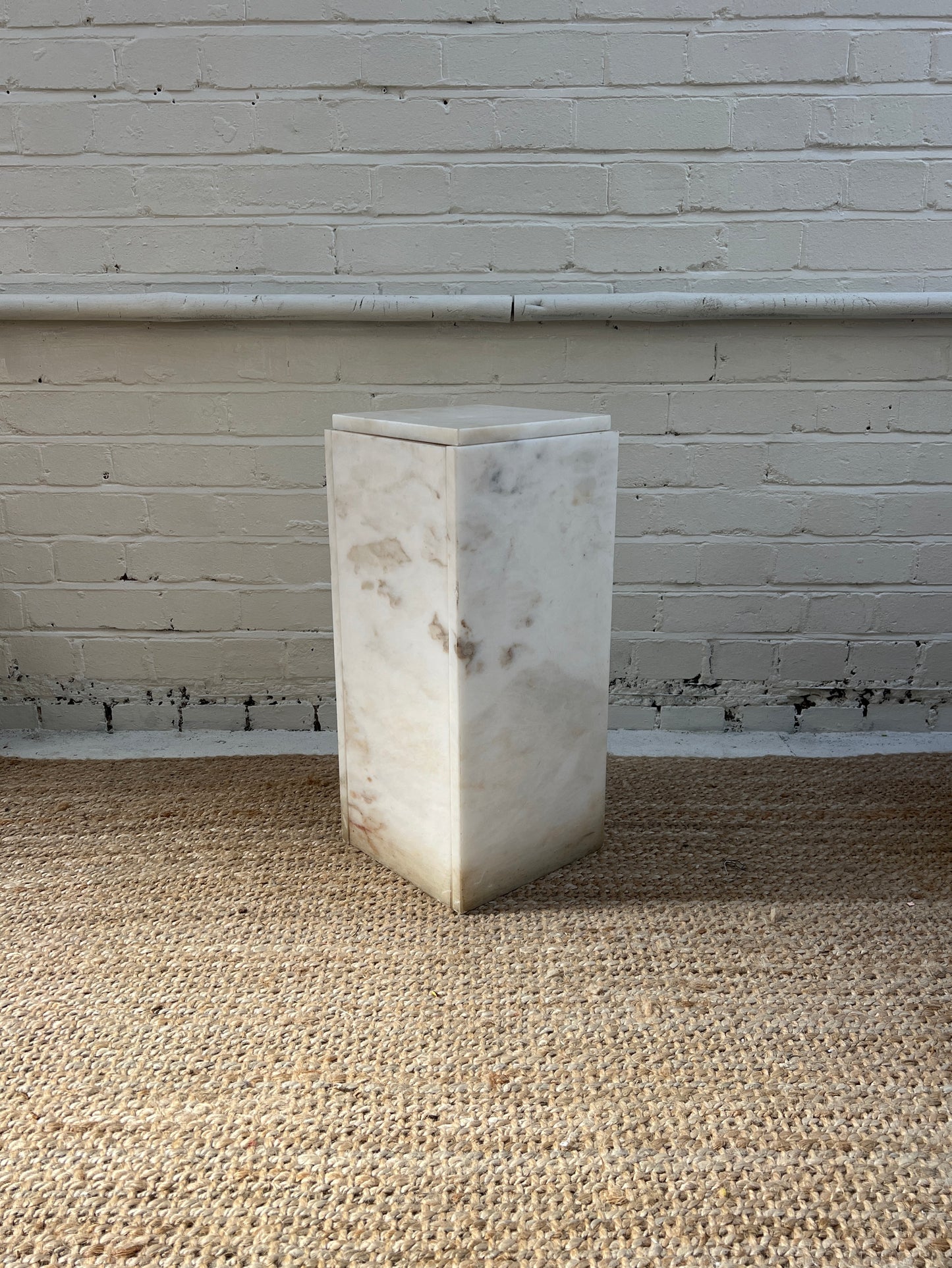 SMALL MARBLE PLINTH