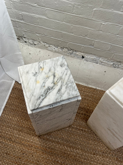SMALL MARBLE PLINTH – GREY