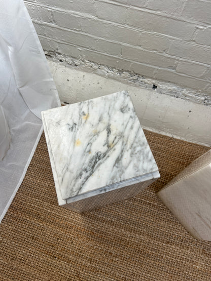SMALL MARBLE PLINTH – GREY