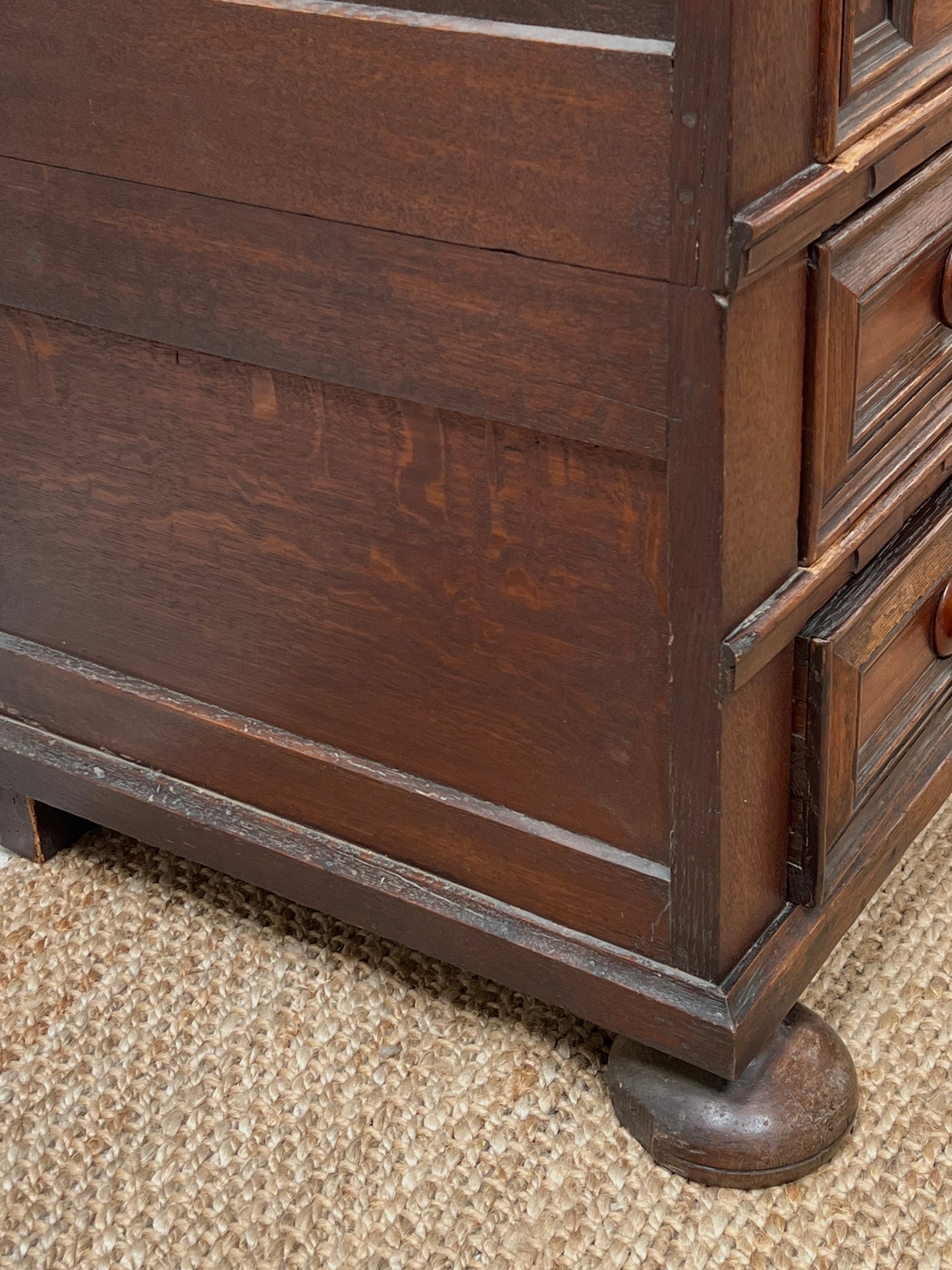 18TH CENTURY OAK CHEST OF DRAWERS
