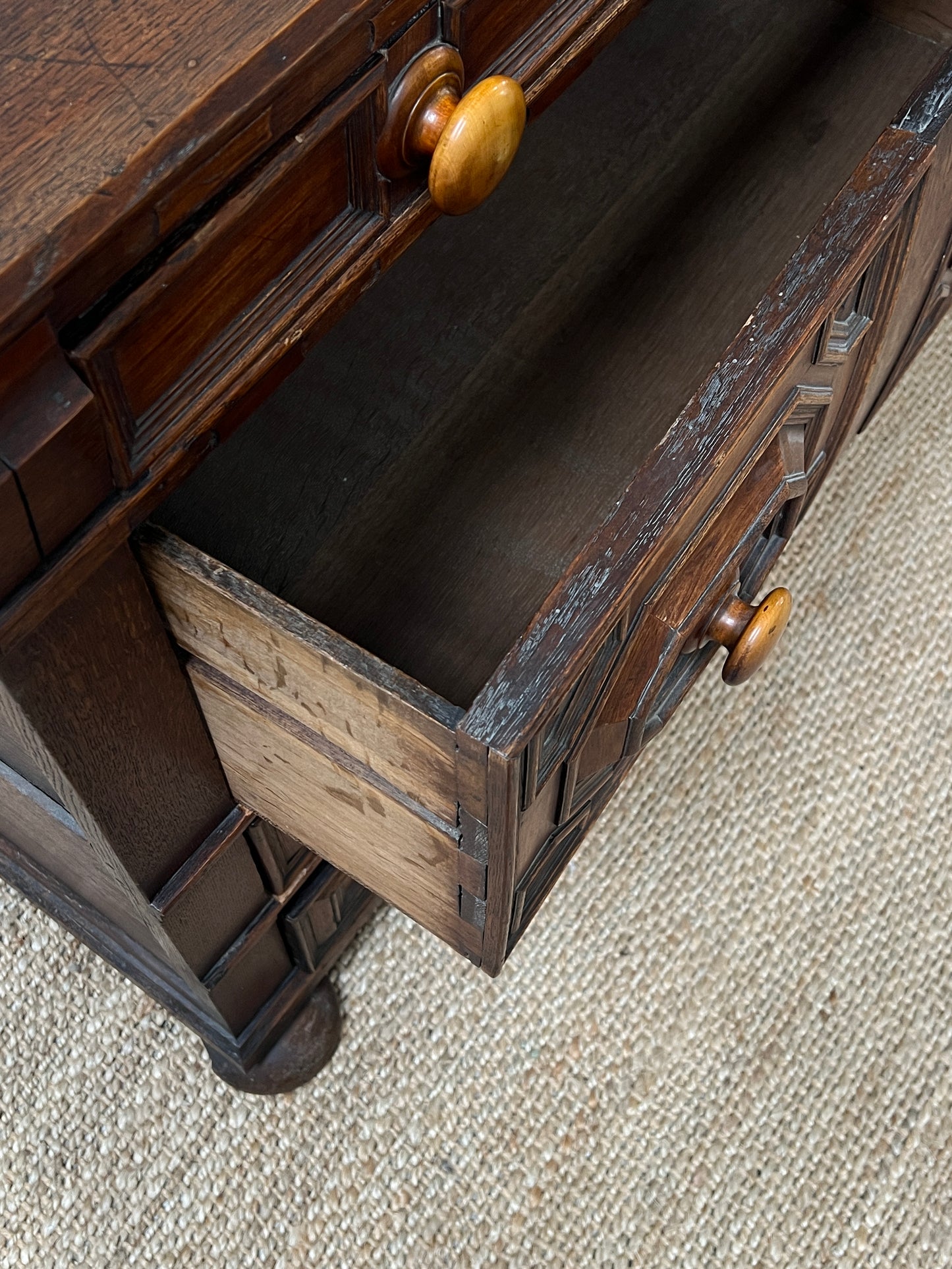 18TH CENTURY OAK CHEST OF DRAWERS