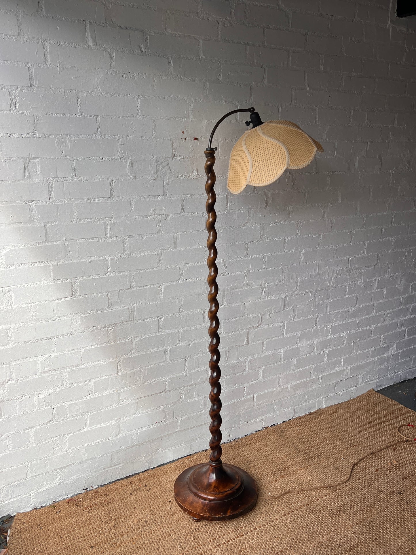 BROWN WIGGLE FLOOR LAMP WITH PETAL SHADE