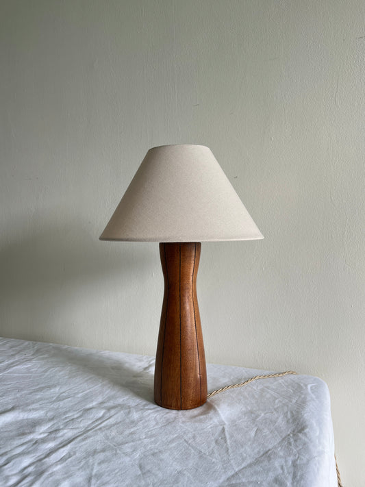 WOODEN STRIPE TABLE LAMP