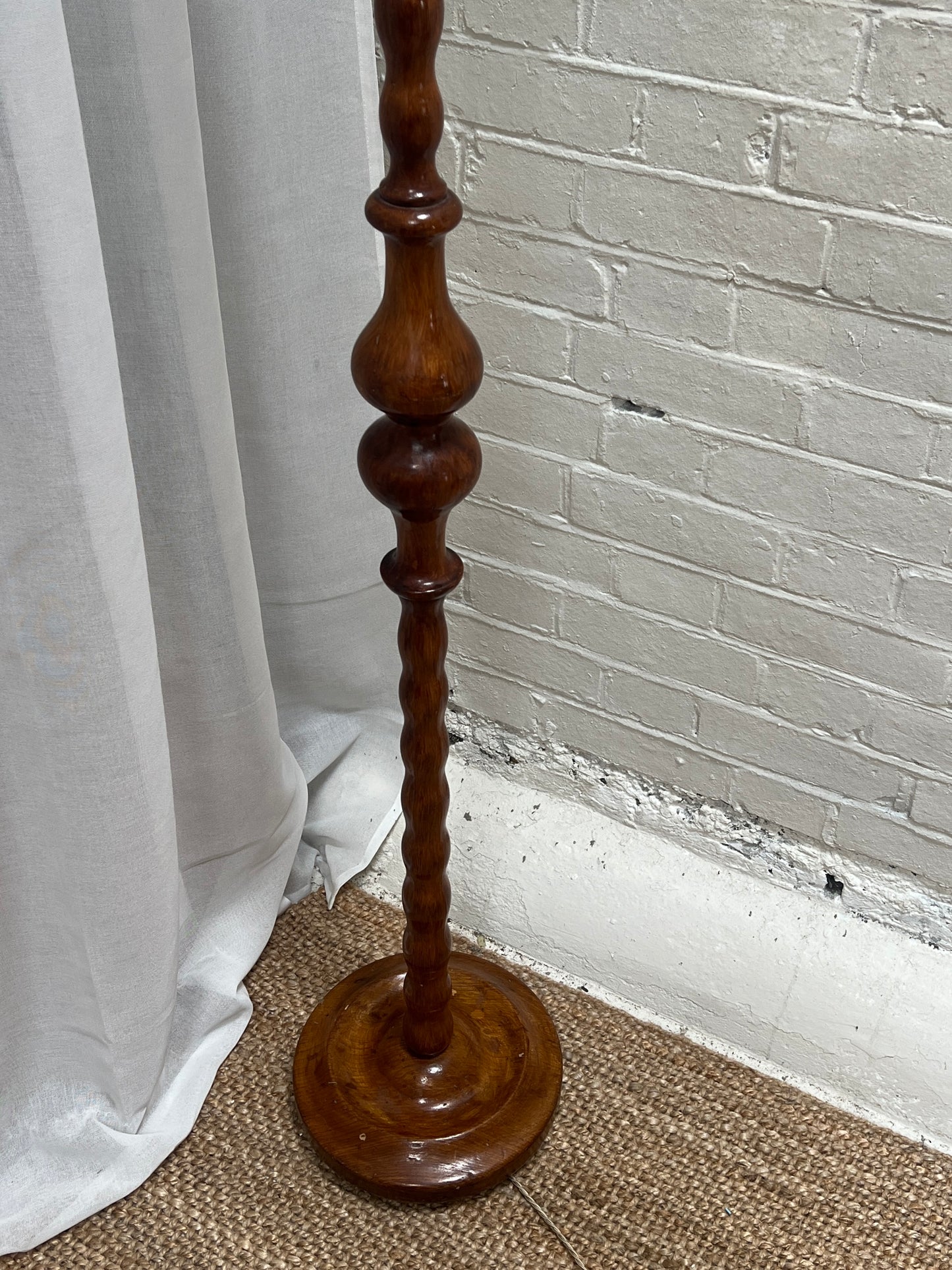 TALL BOBBIN FLOOR LAMP