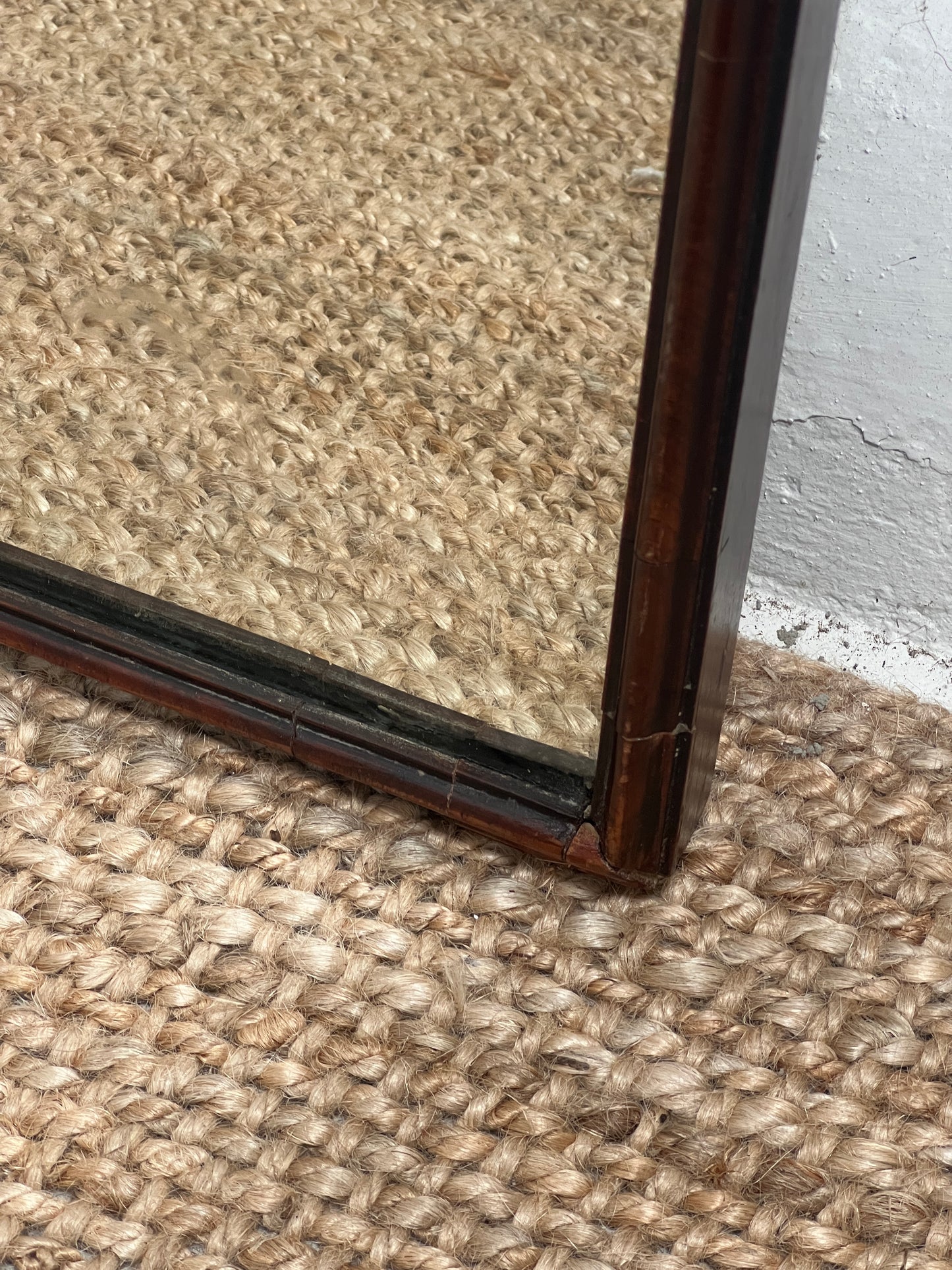 SLIM SHELL WALL MIRROR