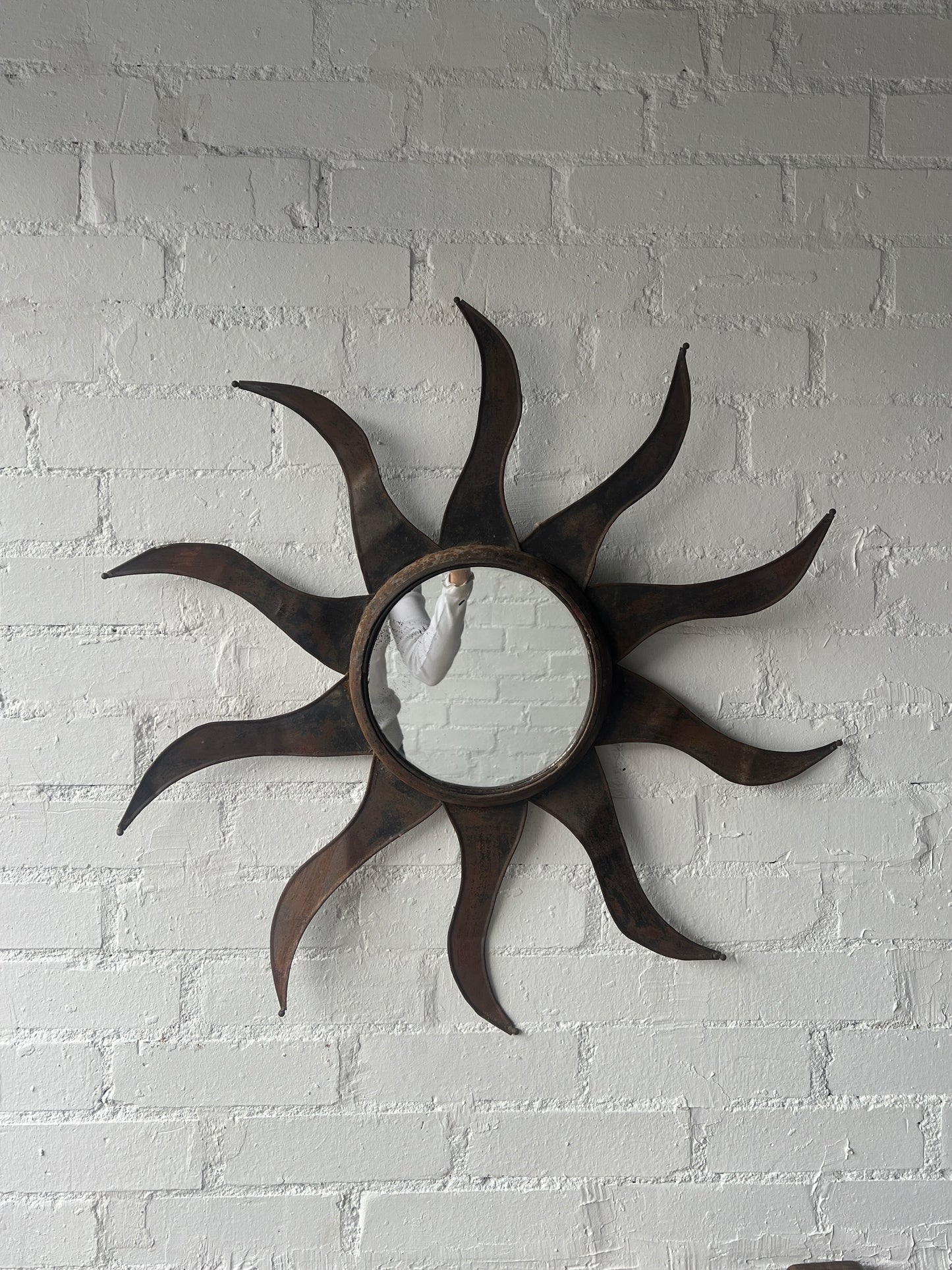 RUSTED IRON SUNBURST MIRROR