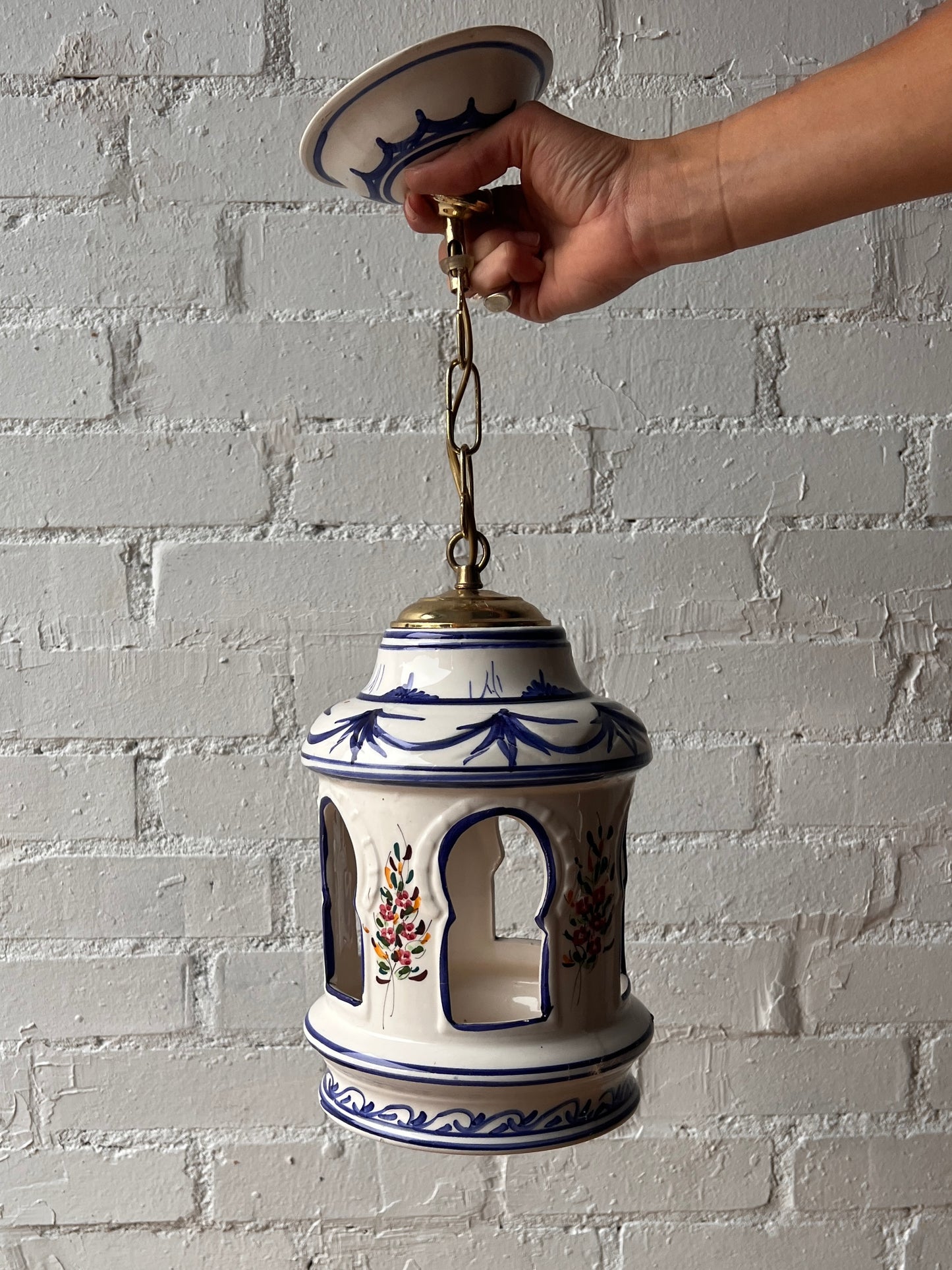SMALL CERAMIC CEILING PENDANT