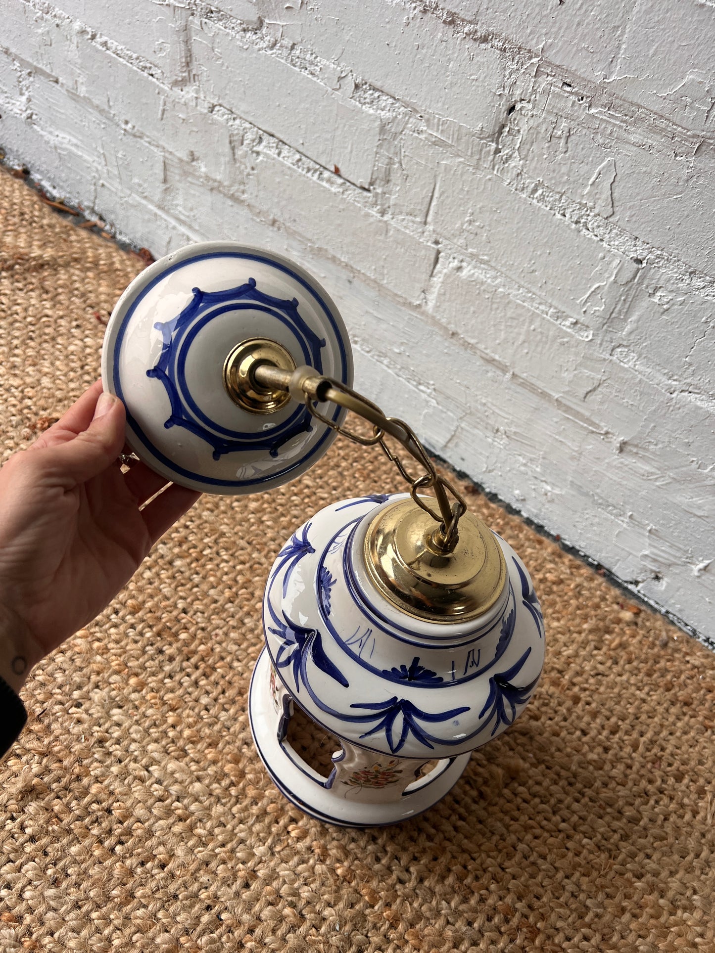 SMALL CERAMIC CEILING PENDANT