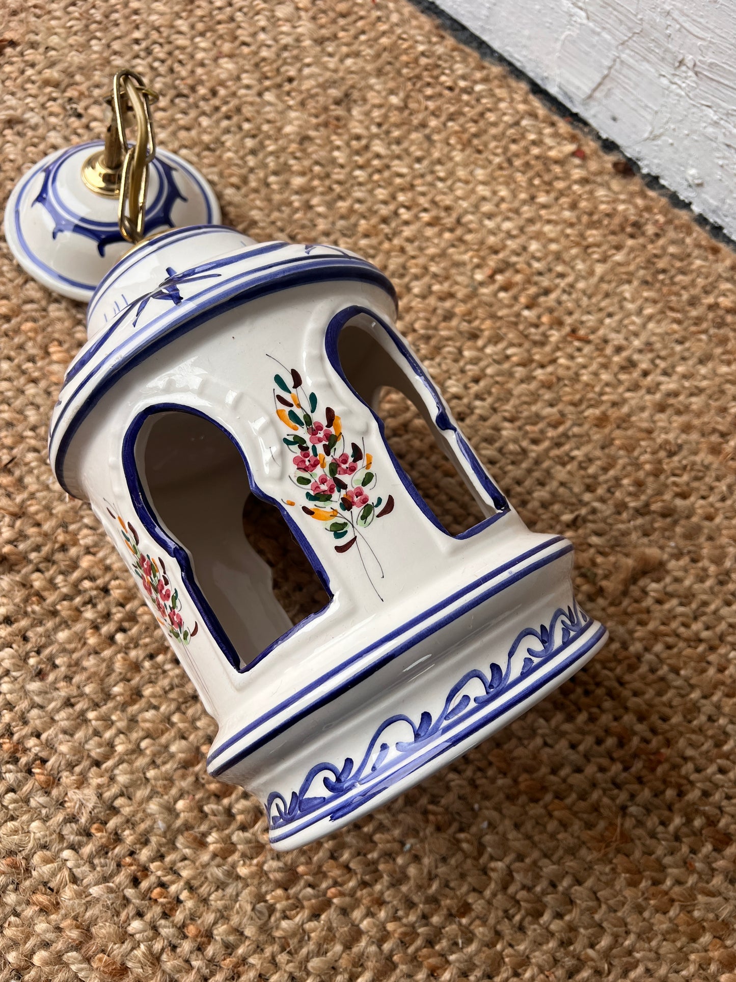 SMALL CERAMIC CEILING PENDANT